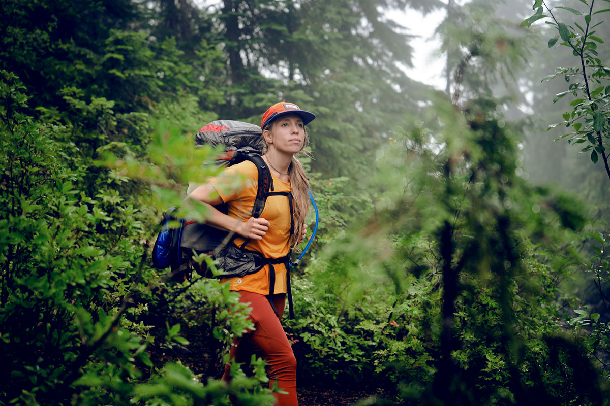 Osprey Eja Pro 55 (standing in wet forest)